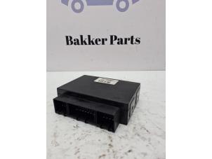 Gebruikte Comfort Module Volkswagen Phaeton (3D) 4.2 V8 40V 4Motion Prijs € 15,00 Margeregeling aangeboden door Bakker Parts