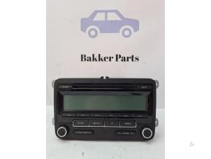 Gebruikte Radio Volkswagen Golf V (1K1) 1.9 TDI 4Motion Prijs € 40,00 Margeregeling aangeboden door Bakker Parts