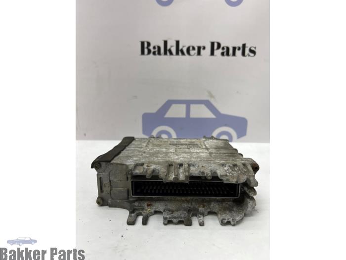 Computer Motormanagement van een Volkswagen Polo III (6N1) 1.0i 50 1998