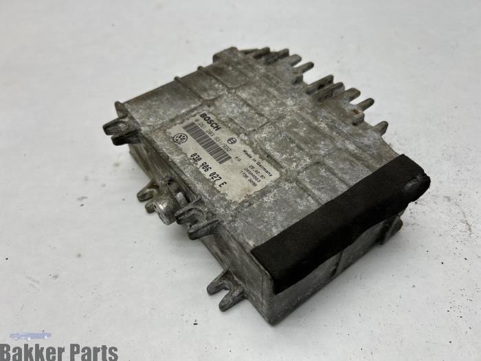 Computer Motormanagement van een Volkswagen Polo III (6N1) 1.0i 50 1998