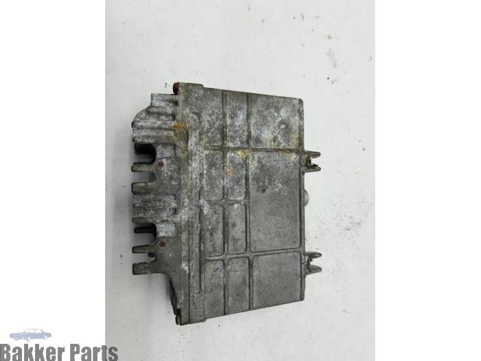 Computer Motormanagement van een Volkswagen Polo III (6N1) 1.0i 50 1998