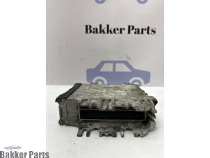 Computer Motormanagement van een Volkswagen Polo III (6N1) 1.0i 50 1998