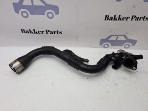 Gebruikte Intercooler Buis Renault Captur (2R) 1.2 TCE 16V EDC Prijs € 40,00 Margeregeling aangeboden door Bakker Parts