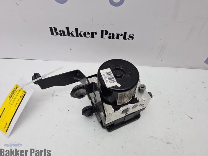 Gebruikte ABS Pomp Volvo V40 Cross Country (MZ) 2.0 D3 16V Prijs € 150,00 Margeregeling aangeboden door Bakker Parts