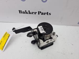 Gebruikte ABS Pomp Volvo V40 Cross Country (MZ) 2.0 D3 16V Prijs € 150,00 Margeregeling aangeboden door Bakker Parts