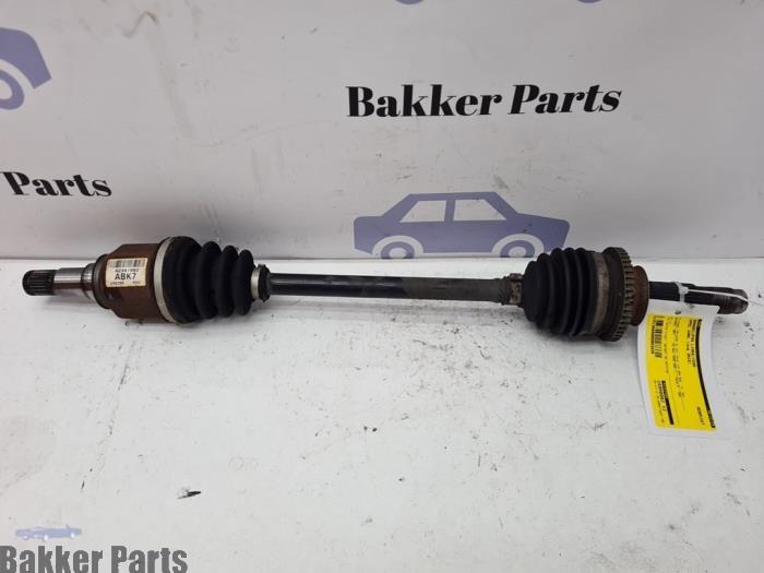 Gebruikte Aandrijfas links-voor Opel Karl 1.0 12V Prijs € 50,00 Margeregeling aangeboden door Bakker Parts