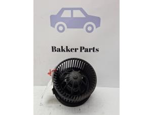 Gebruikte Chaufage Ventilatiemotor Renault Megane II Grandtour (KM) 1.6 16V Prijs € 40,00 Margeregeling aangeboden door Bakker Parts