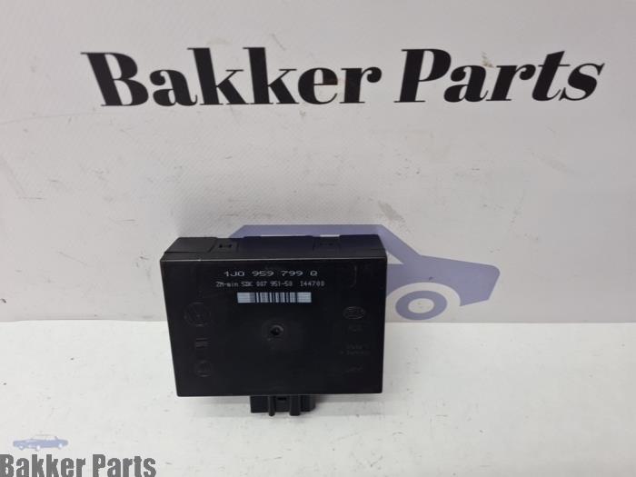 Gebruikte Module Bodycontrol Volkswagen Golf IV (1J1) 1.6 16V Prijs € 17,50 Margeregeling aangeboden door Bakker Parts