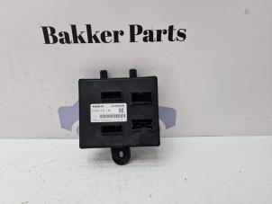 Gebruikte Module Centrale Deurvergrendeling Renault Captur (2R) 1.2 TCE 16V EDC Prijs € 40,00 Margeregeling aangeboden door Bakker Parts