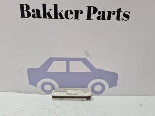 Gebruikte Antenne Renault Captur (2R) 1.2 TCE 16V EDC Prijs € 20,00 Margeregeling aangeboden door Bakker Parts