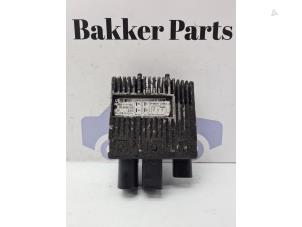 Gebruikte Koelvin relais Volkswagen Passat Variant (3B6) 4.0 W8 32V 4Motion Prijs € 40,00 Margeregeling aangeboden door Bakker Parts