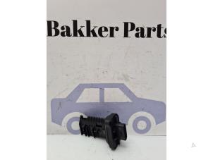 Gebruikte Luchthoeveelheidsmeter BMW 5 serie Touring (F11) 520d 16V Prijs € 40,00 Margeregeling aangeboden door Bakker Parts