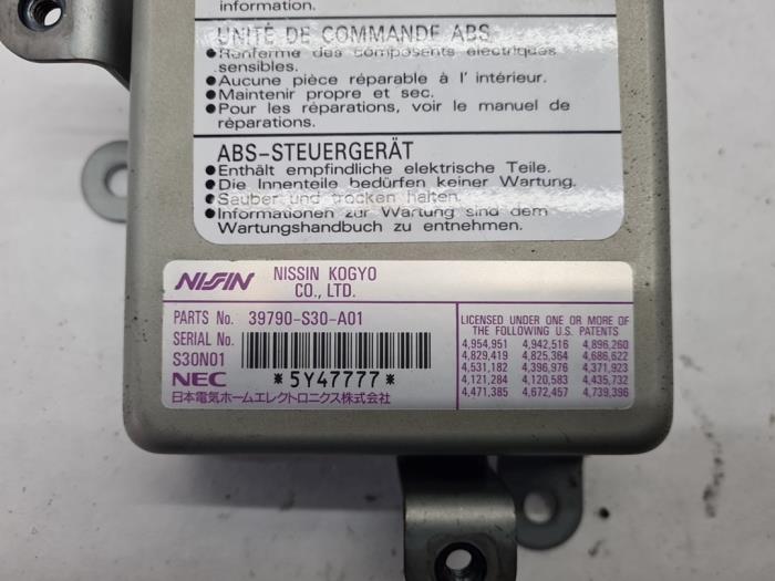 ABS Computer van een Honda Prelude (BB) 2.2i VTEC 16V 1999