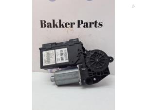 Gebruikte Raammotor Portier Audi A8 (D3) 3.0 TDI V6 24V Quattro Prijs € 25,00 Margeregeling aangeboden door Bakker Parts