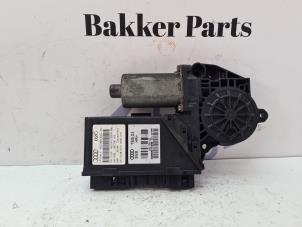 Gebruikte Raammotor Portier Audi A8 (D3) 4.2 TDI V8 32V Quattro Prijs € 25,00 Margeregeling aangeboden door Bakker Parts