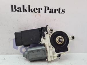 Gebruikte Motor electrisch raam Volkswagen New Beetle (9C1/9G1) 2.0 Prijs € 20,00 Margeregeling aangeboden door Bakker Parts