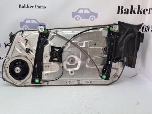 Gebruikte Raammechaniek 2Deurs links-voor Mercedes C (C204) 1.8 C-180 CGI 16V BlueEfficiency Prijs € 125,00 Margeregeling aangeboden door Bakker Parts