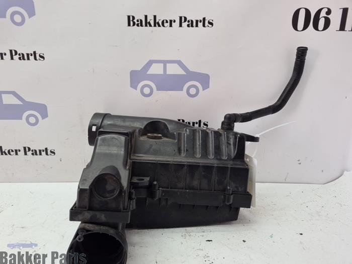 Gebruikte Luchtfilterhuis Volkswagen Passat Variant (3C5) 2.0 TDI 140 4Motion Prijs € 35,00 Margeregeling aangeboden door Bakker Parts