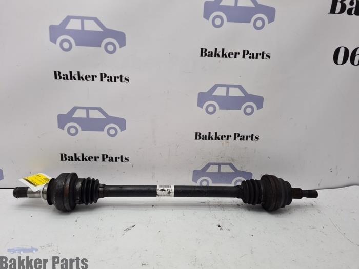 Gebruikte Aandrijfas rechts-achter Mercedes ML II (164/4JG) 3.0 ML-300 CDI 4-Matic V6 24V Prijs € 50,00 Margeregeling aangeboden door Bakker Parts
