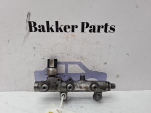 Gebruikte Injector brug Porsche Cayenne II (92A) 3.0 D V6 24V Prijs € 75,00 Margeregeling aangeboden door Bakker Parts