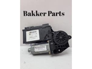 Gebruikte Raammotor Portier Volkswagen Phaeton (3D) 5.0 V10 TDI 4Motion Prijs € 45,00 Margeregeling aangeboden door Bakker Parts