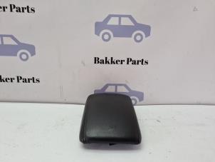 Gebruikte Armleuning Saab 9-3 Sport Estate (YS3F) 1.9 TiD Prijs € 50,00 Margeregeling aangeboden door Bakker Parts