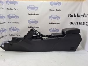 Gebruikte Middenconsoles Landrover Range Rover Evoque (LVJ/LVS) 2.0 eD 150 16V 5-drs. Prijs € 150,00 Margeregeling aangeboden door Bakker Parts