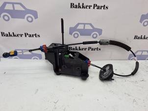 Gebruikte Selectiehendel automaat Opel Crossland (X) 1.2 Turbo 12V Prijs € 125,00 Margeregeling aangeboden door Bakker Parts
