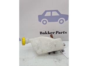 Gebruikte Hoofdremcilinder Opel Crossland (X) 1.2 Turbo 12V Prijs € 40,00 Margeregeling aangeboden door Bakker Parts