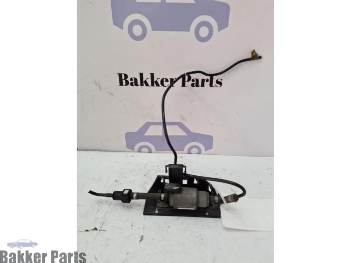 Gebruikte Tank element Pomp Volkswagen Sharan (7N) 2.0 TDI 16V Prijs € 125,00 Margeregeling aangeboden door Bakker Parts