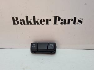 Gebruikte Schakelaar (diversen) Mercedes CLA (117.3) 1.6 CLA-180 16V Prijs € 20,00 Margeregeling aangeboden door Bakker Parts
