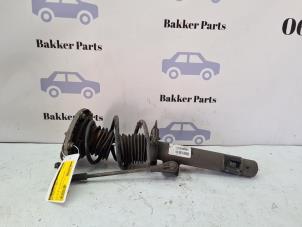 Gebruikte Mac Phersonpoot links-voor BMW 1 serie (F20) 116d 1.6 16V Efficient Dynamics Prijs € 75,00 Margeregeling aangeboden door Bakker Parts
