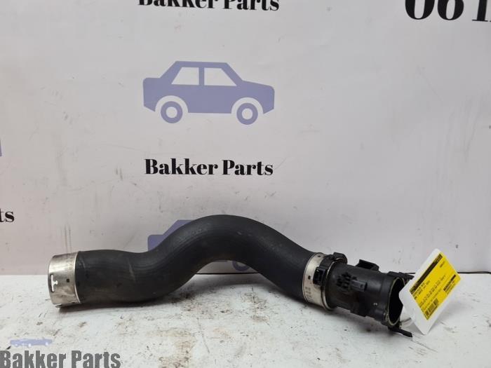 Gebruikte Intercooler Buis BMW 1 serie (F20) 116d 1.6 16V Efficient Dynamics Prijs € 75,00 Margeregeling aangeboden door Bakker Parts
