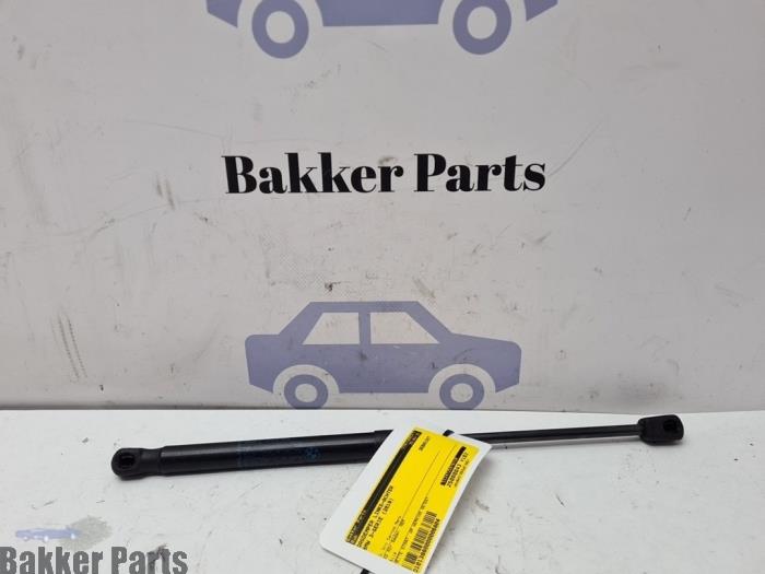 Gebruikte Kofferdekseldemper links-achter BMW 3 serie (F30) 318i 1.5 TwinPower Turbo 12V Prijs € 15,00 Margeregeling aangeboden door Bakker Parts