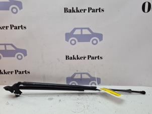 Gebruikte Set Gasdempers Achterklep Renault Grand Scénic III (JZ) 1.2 16V TCe 130 Prijs € 30,00 Margeregeling aangeboden door Bakker Parts