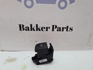 Gebruikte Schakelaar handrem Renault Grand Scénic III (JZ) 1.2 16V TCe 130 Prijs € 15,00 Margeregeling aangeboden door Bakker Parts