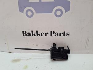 Gebruikte Motor Tankklepvergrendeling Renault Grand Scénic III (JZ) 1.2 16V TCe 130 Prijs € 35,00 Margeregeling aangeboden door Bakker Parts