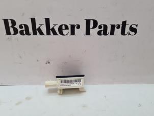 Gebruikte Sensor Airbag Renault Grand Scénic III (JZ) 1.2 16V TCe 130 Prijs € 25,00 Margeregeling aangeboden door Bakker Parts