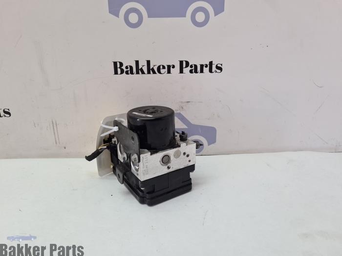 Gebruikte ABS Pomp Ford B-Max (JK8) 1.0 EcoBoost 12V 125 Prijs € 300,00 Margeregeling aangeboden door Bakker Parts