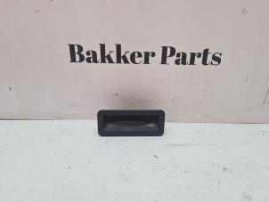 Gebruikte Handgreep Achterklep Ford Fiesta 6 ST 1.6 ST 16V Prijs € 20,00 Margeregeling aangeboden door Bakker Parts