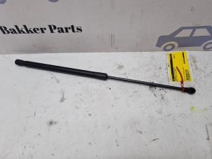 Gebruikte Kofferdekseldemper rechts-achter Seat Altea (5P1) 2.0 TDI 16V Prijs € 15,00 Margeregeling aangeboden door Bakker Parts