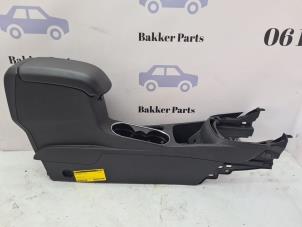 Gebruikte Middenconsoles Ford Fiesta 6 ST 1.6 ST 16V Prijs € 175,00 Margeregeling aangeboden door Bakker Parts