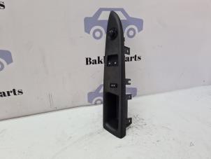 Gebruikte Elektrisch Raam Schakelaar Opel Karl 1.0 12V Prijs € 50,00 Margeregeling aangeboden door Bakker Parts