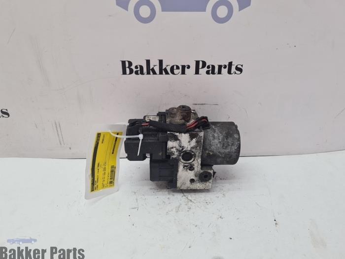 Gebruikte ABS Pomp Ford Transit 2.4 TDdi 16V 330L RWD Prijs € 50,00 Margeregeling aangeboden door Bakker Parts