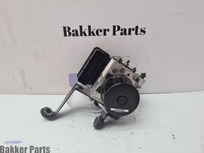 Gebruikte ABS Pomp Ford Grand C-Max (DXA) 2.0 TDCi 16V Prijs € 100,00 Margeregeling aangeboden door Bakker Parts