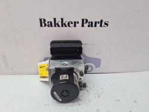 Gebruikte ABS Pomp Ford Fiesta 6 (JA8) 1.6 TDCi 95 Prijs € 175,00 Margeregeling aangeboden door Bakker Parts