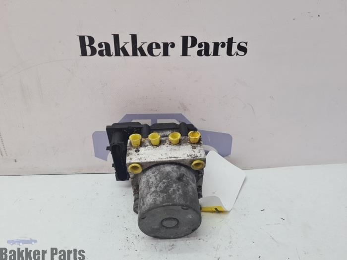 Gebruikte ABS Pomp Ford Mondeo III 2.2 TDCi 16V Prijs € 35,00 Margeregeling aangeboden door Bakker Parts