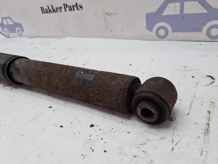 Schokdemperpoot links-achter van een Ford S-Max (GBW) 2.5 Turbo 20V 2006