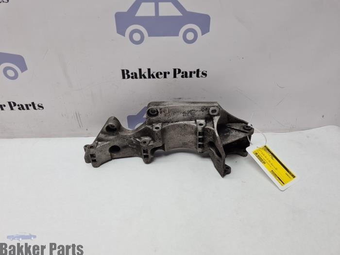 Gebruikte Dynamosteun onder Volkswagen New Beetle (9C1/9G1) 1.8 20V Turbo Prijs € 30,00 Margeregeling aangeboden door Bakker Parts