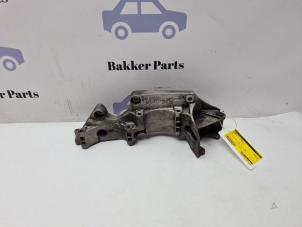 Gebruikte Dynamosteun onder Volkswagen New Beetle (9C1/9G1) 1.8 20V Turbo Prijs € 30,00 Margeregeling aangeboden door Bakker Parts